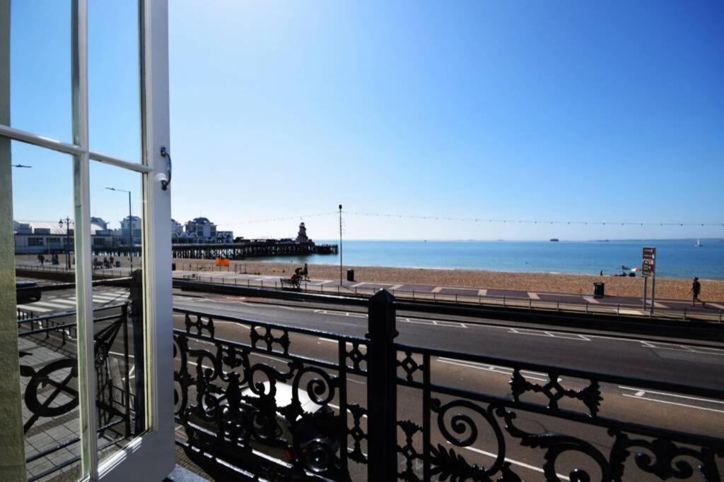 Spacious 3 Bedroom Beachfront Property With Amazing Sea Views! Portsmouth Exteriér fotografie